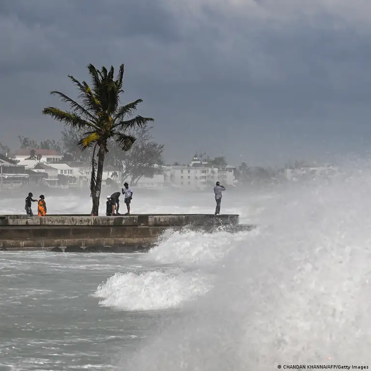 Thousands in Jamaica Plunged into Darkness as Hurricane Beryl’s Remnants Lash the Island